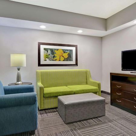Hilton Garden Inn And Fayetteville Convention Center Екстериор снимка