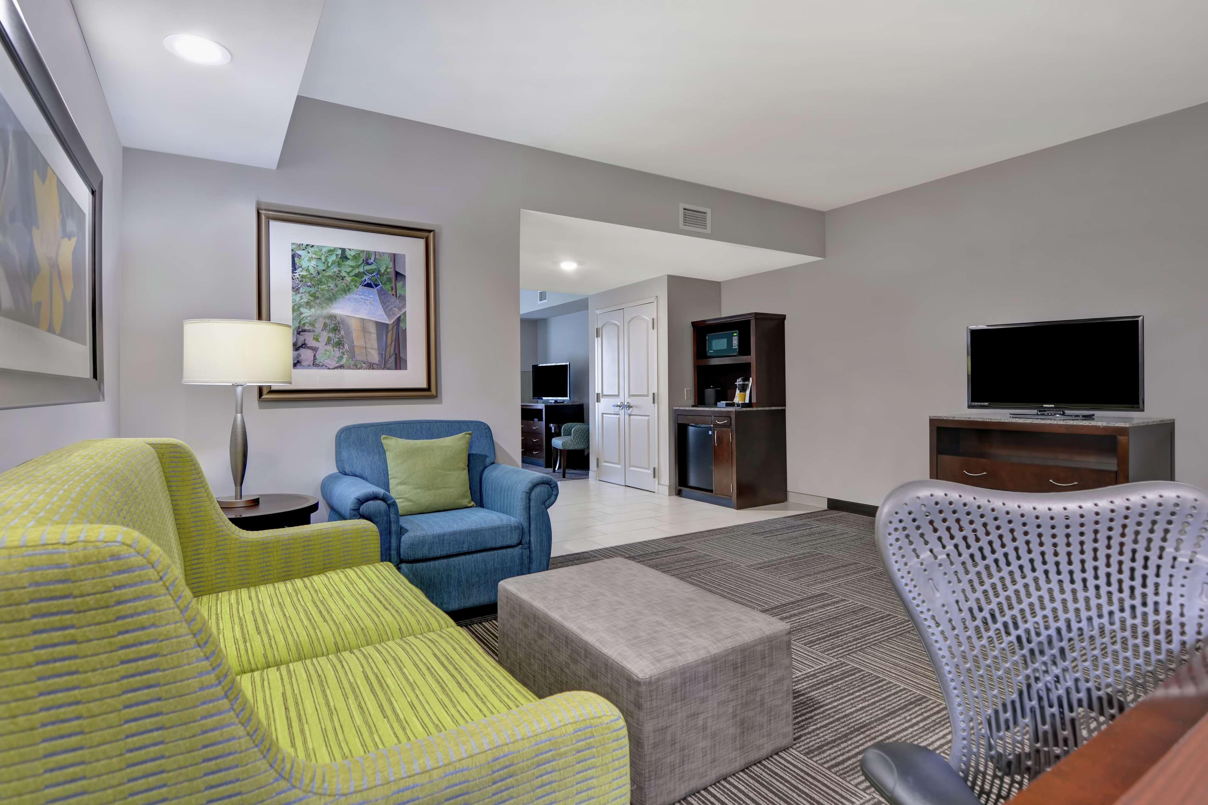 Hilton Garden Inn And Fayetteville Convention Center Екстериор снимка