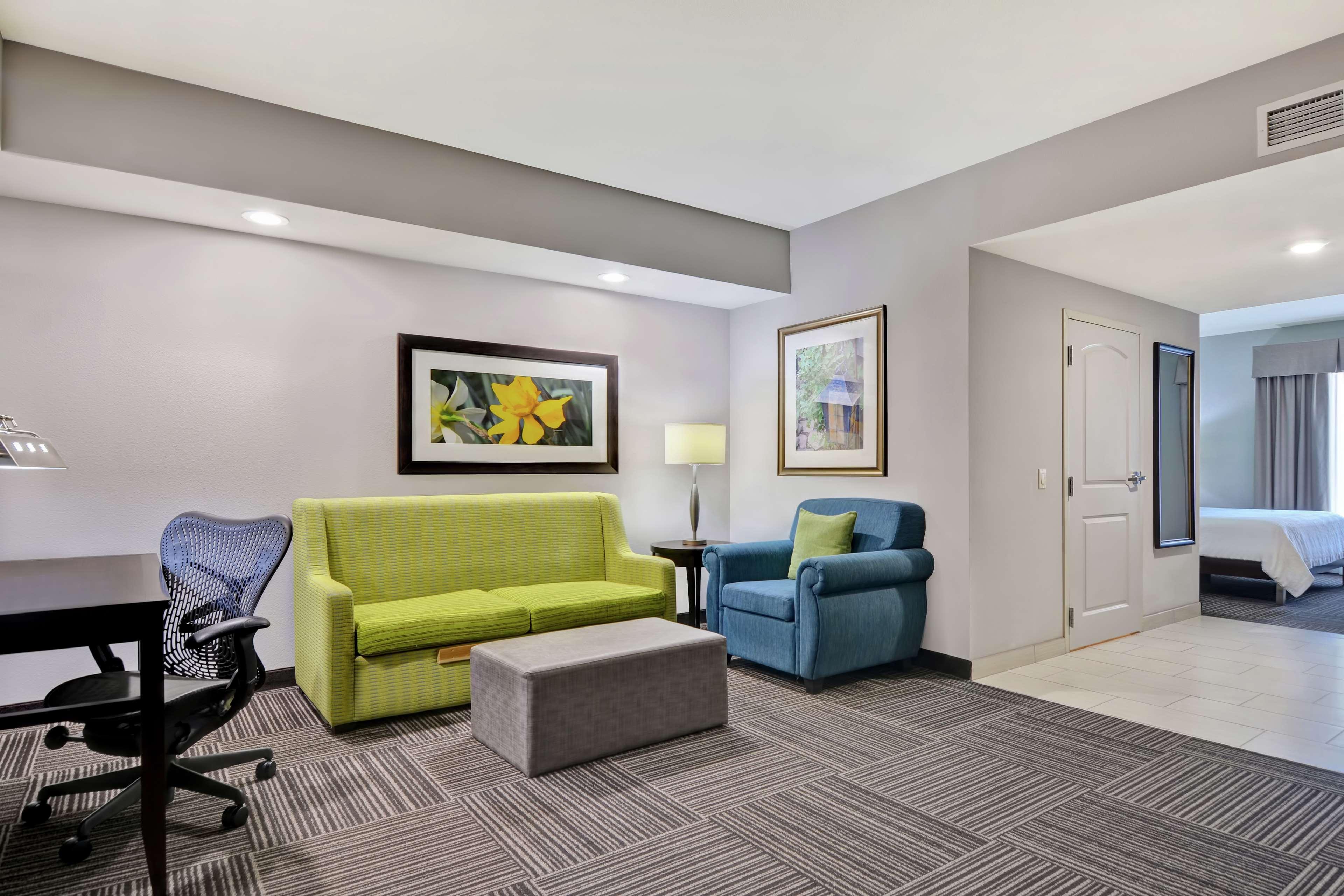 Hilton Garden Inn And Fayetteville Convention Center Екстериор снимка