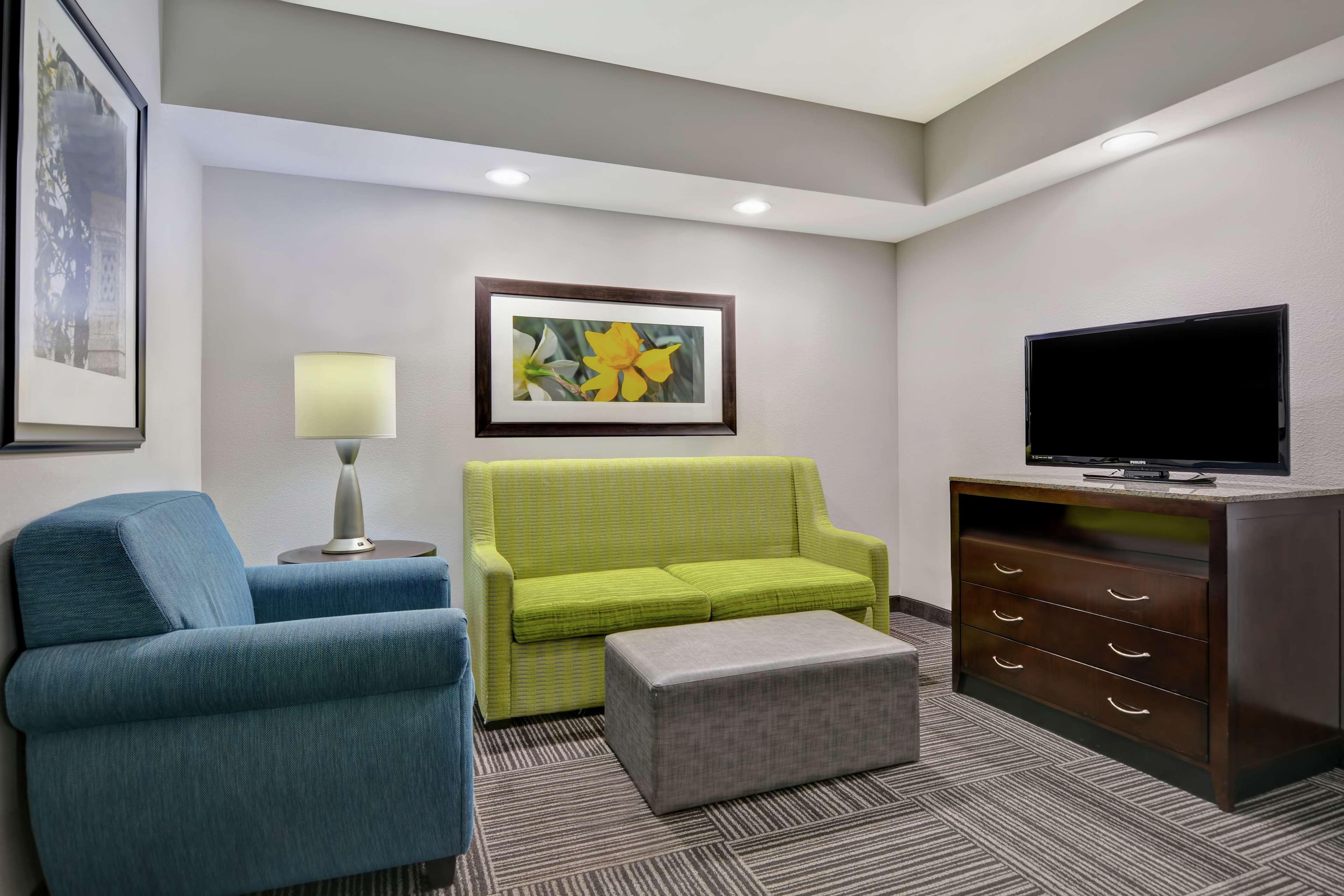 Hilton Garden Inn And Fayetteville Convention Center Екстериор снимка