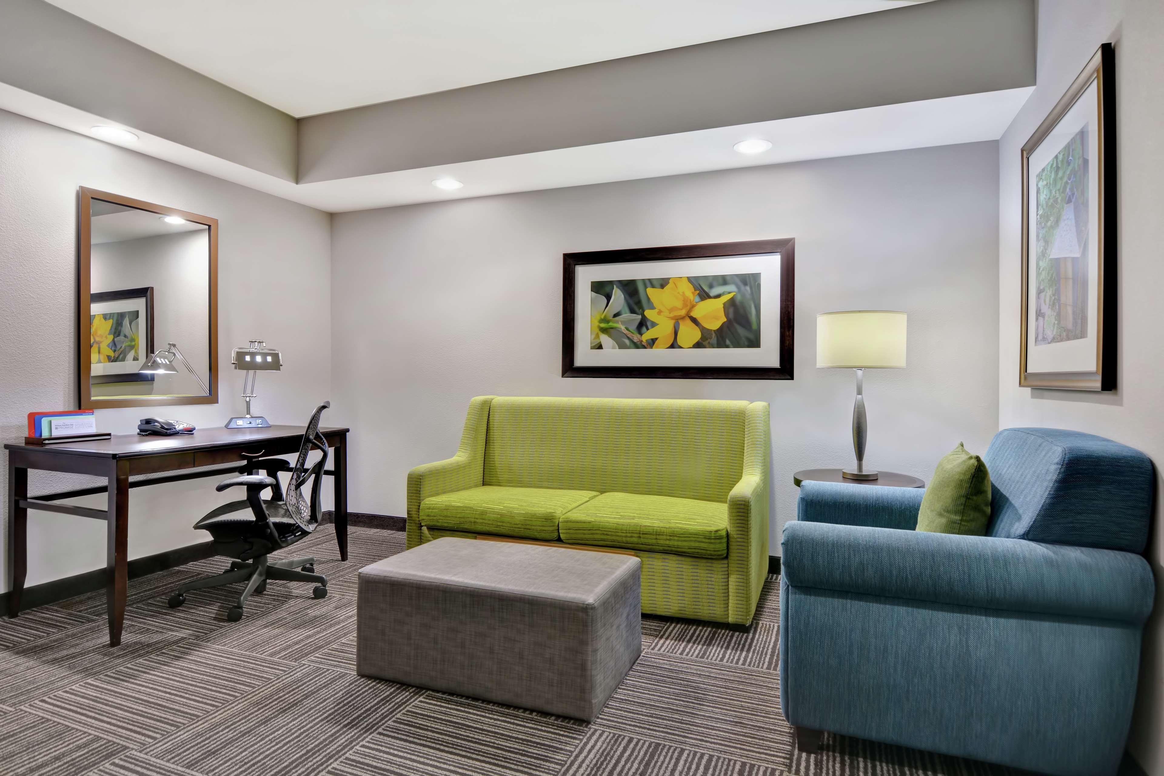 Hilton Garden Inn And Fayetteville Convention Center Екстериор снимка