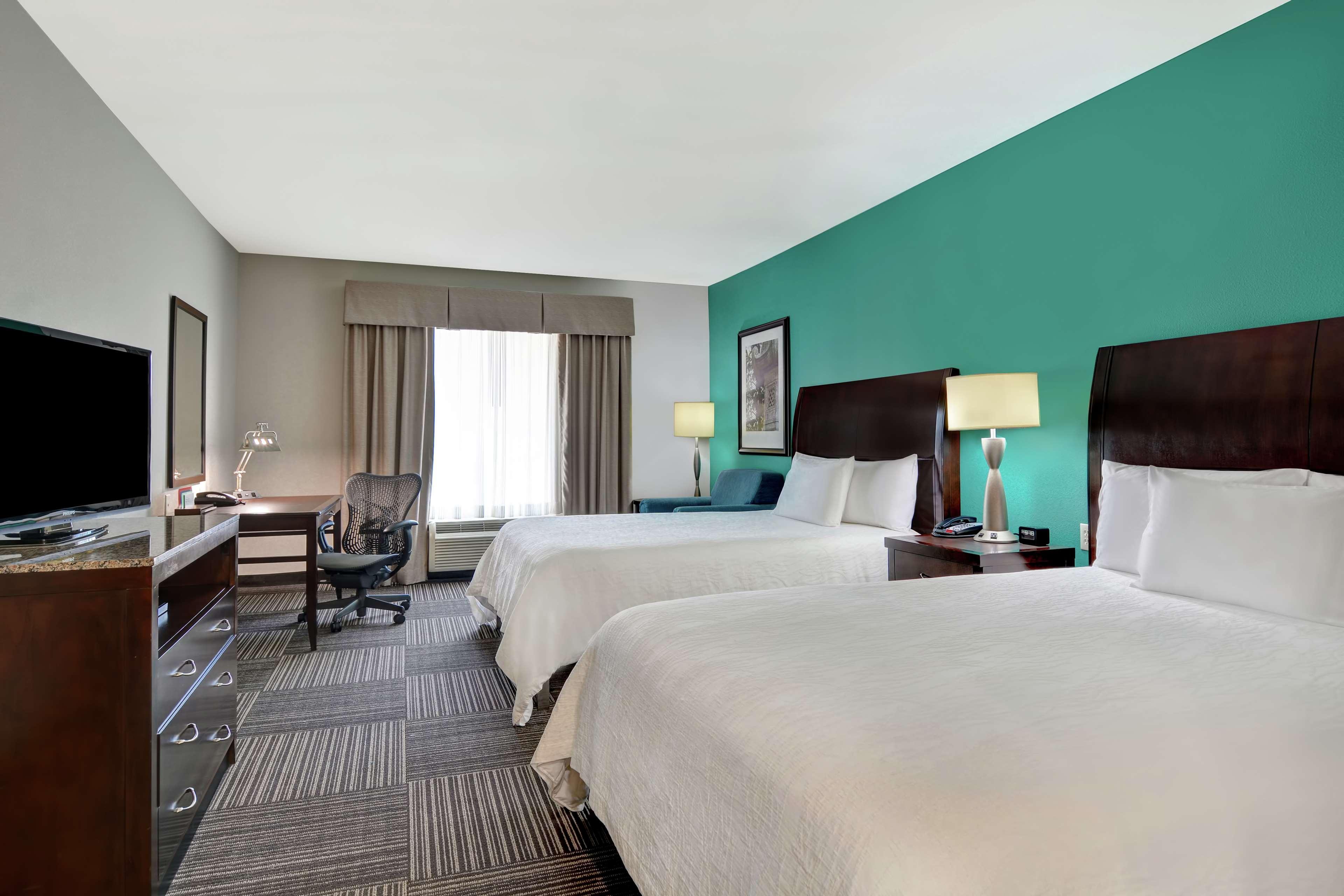 Hilton Garden Inn And Fayetteville Convention Center Екстериор снимка