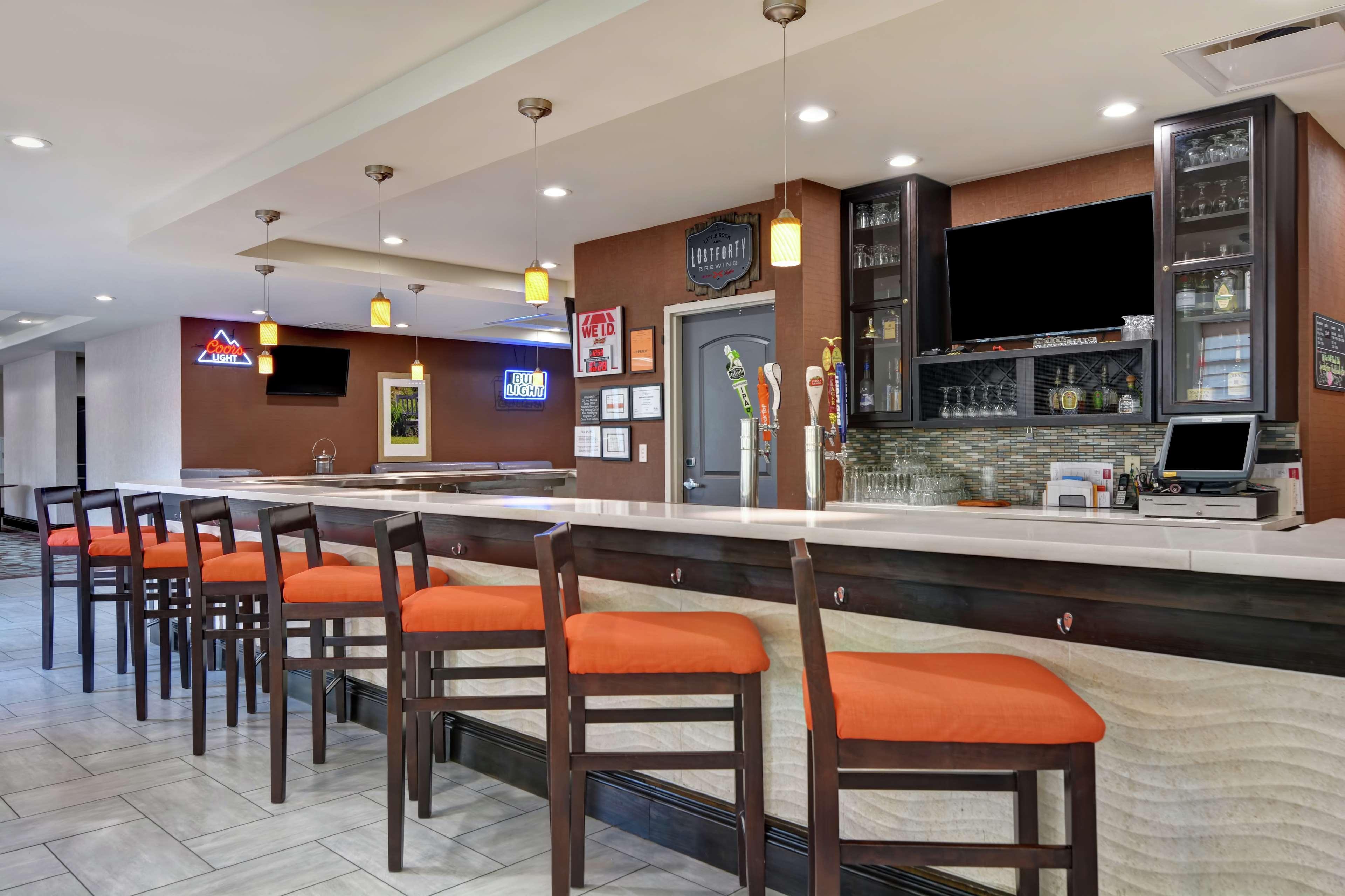 Hilton Garden Inn And Fayetteville Convention Center Екстериор снимка