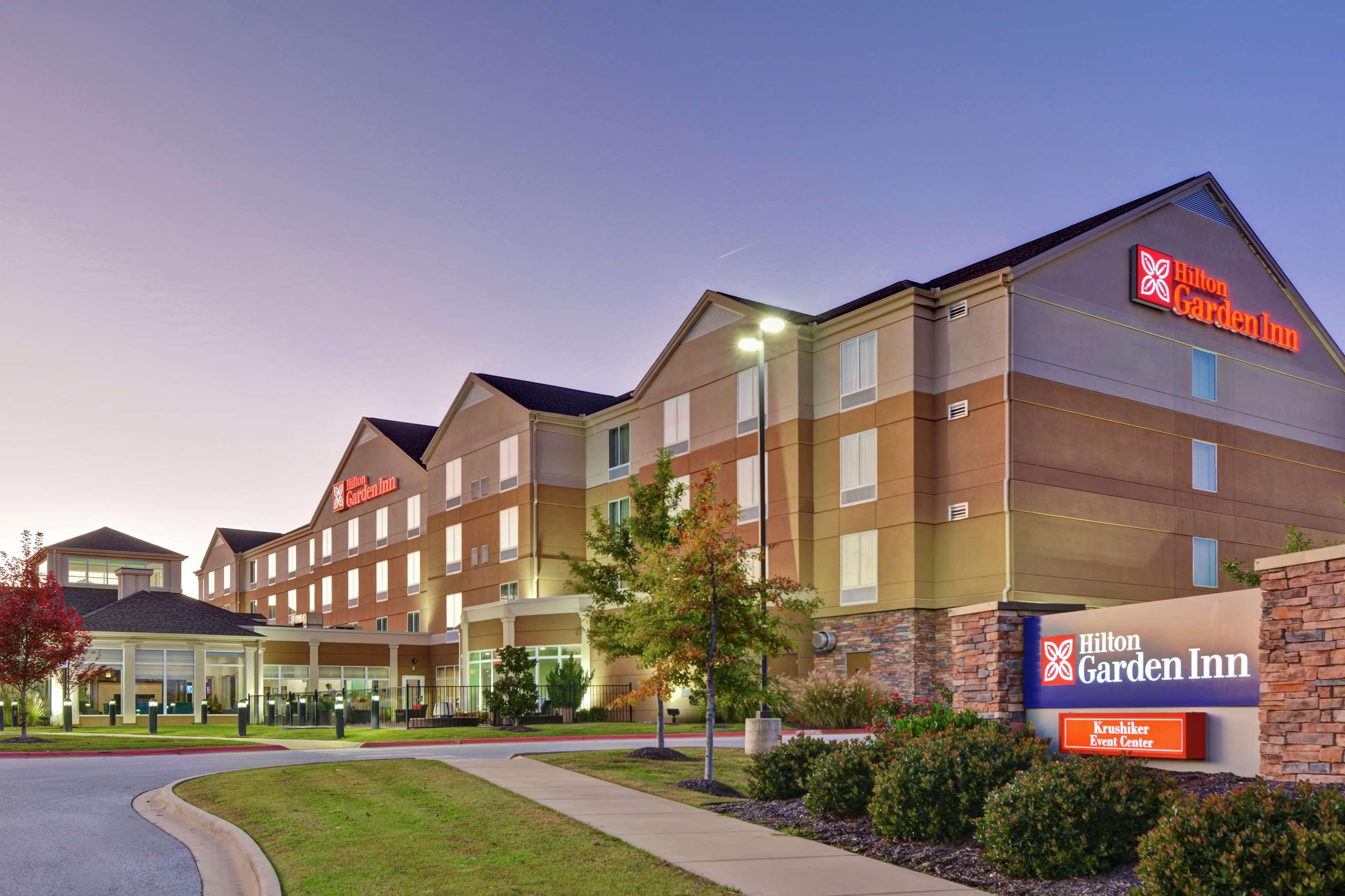 Hilton Garden Inn And Fayetteville Convention Center Екстериор снимка