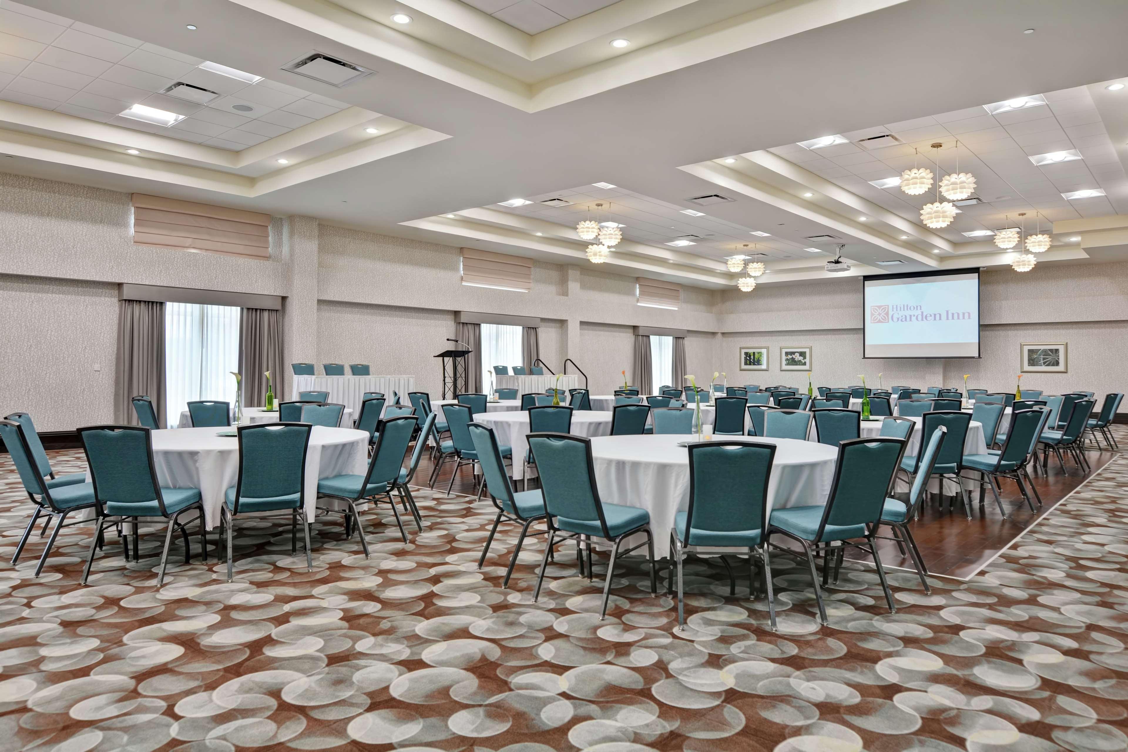 Hilton Garden Inn And Fayetteville Convention Center Екстериор снимка