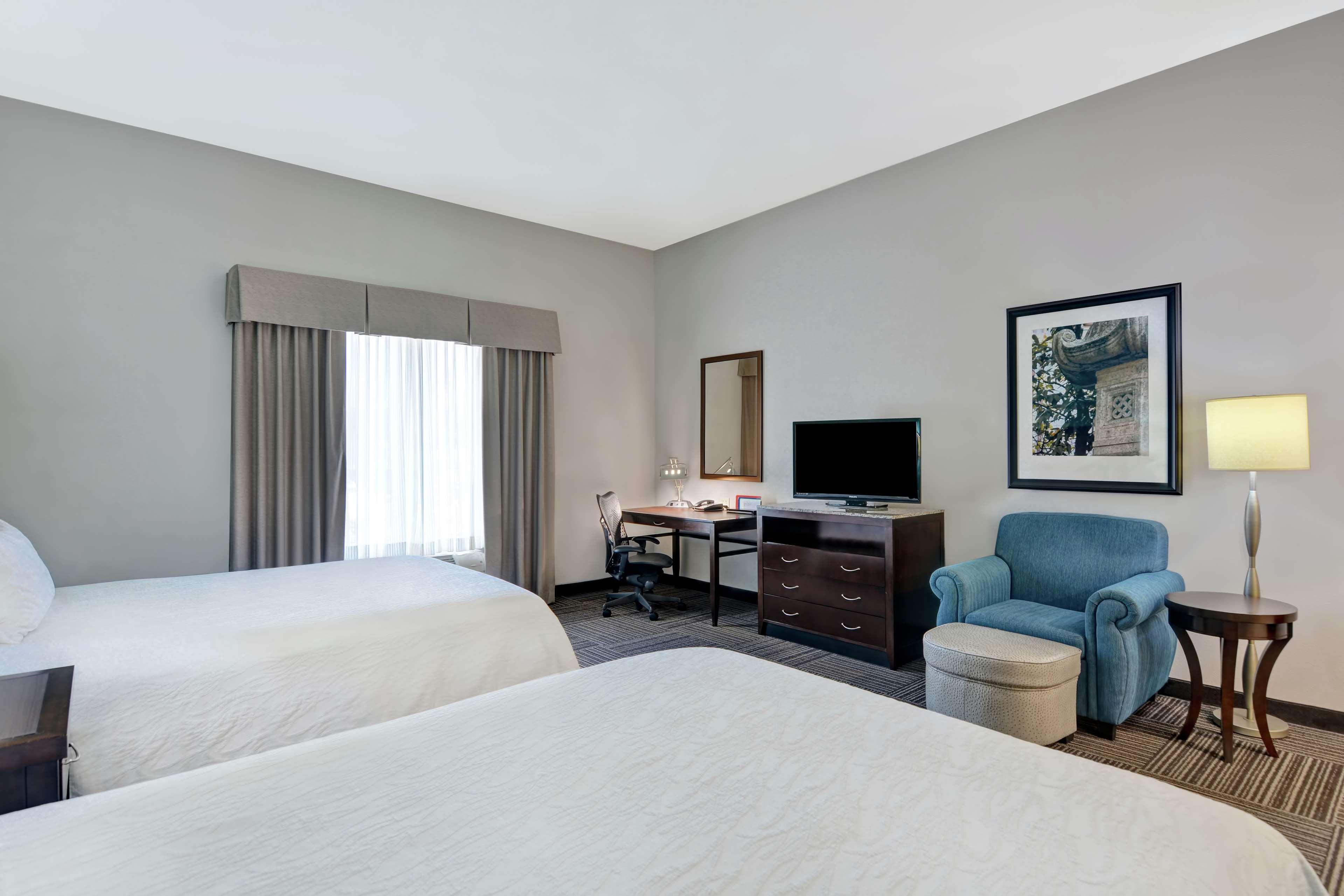 Hilton Garden Inn And Fayetteville Convention Center Екстериор снимка