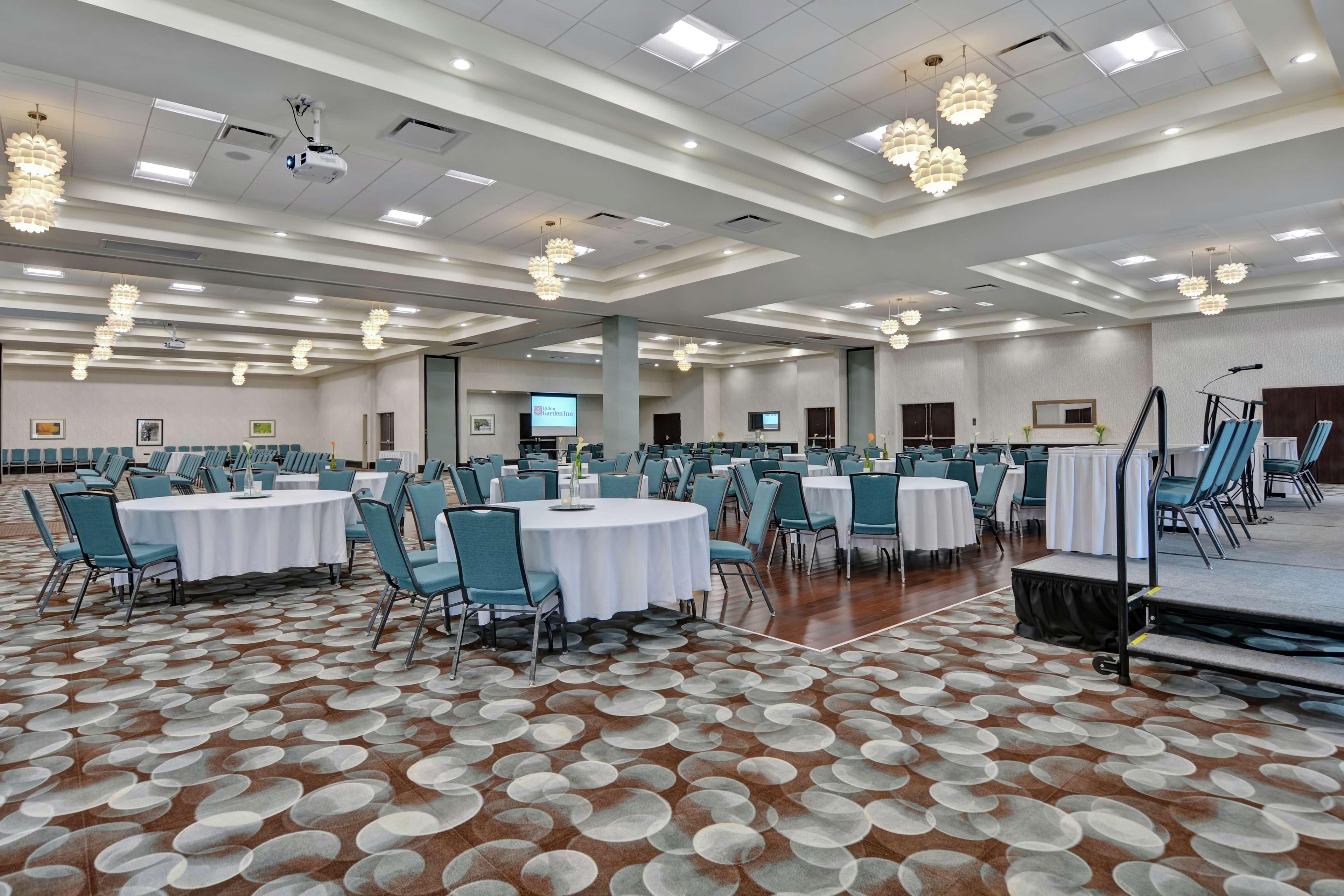Hilton Garden Inn And Fayetteville Convention Center Екстериор снимка