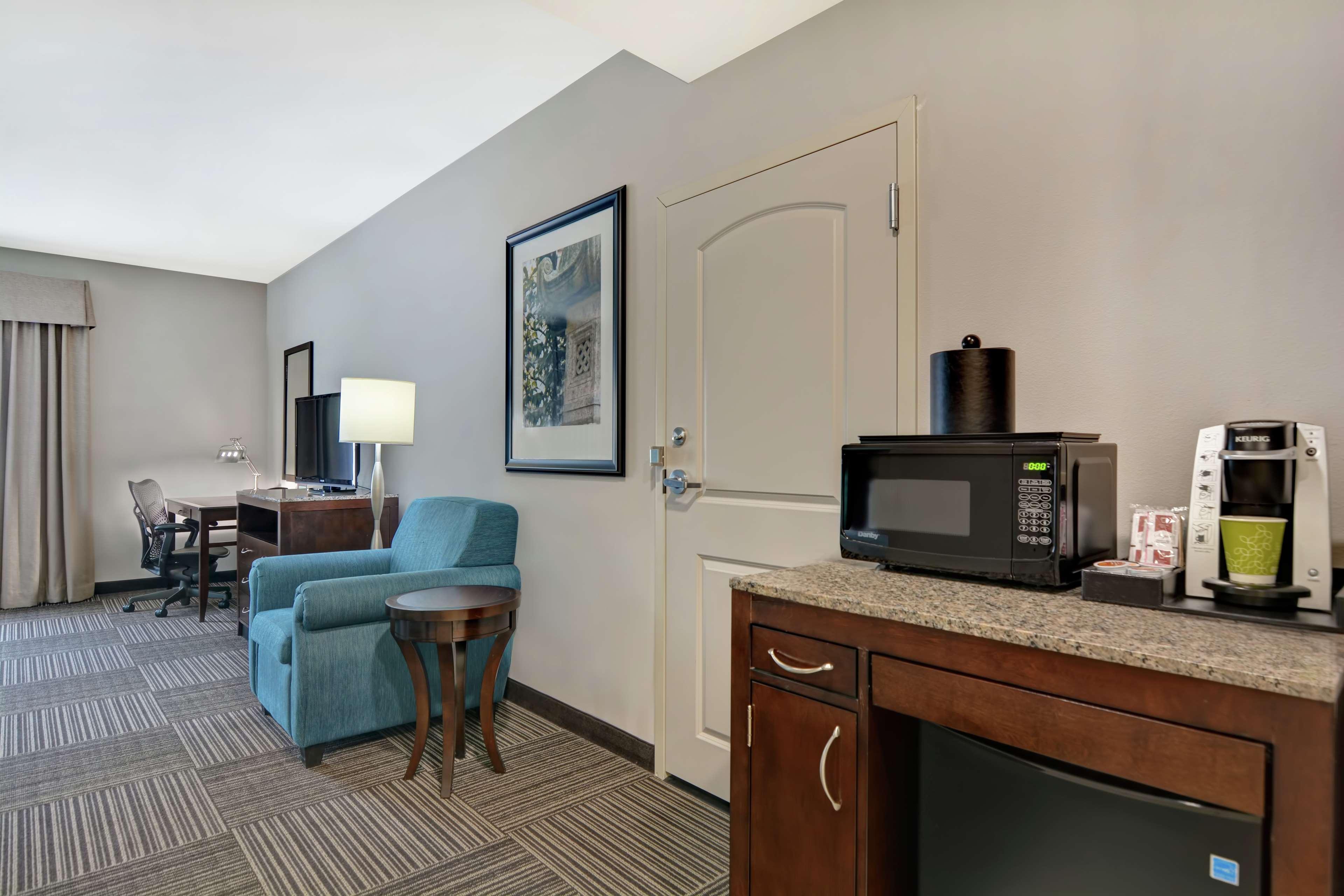Hilton Garden Inn And Fayetteville Convention Center Екстериор снимка