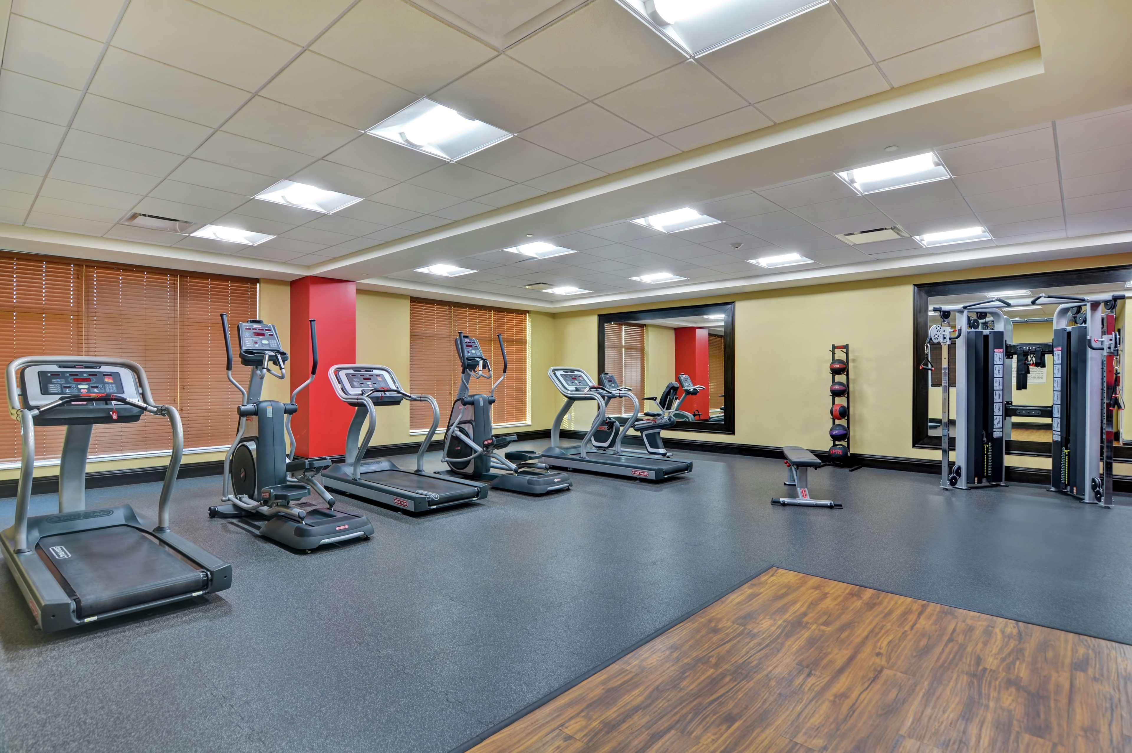 Hilton Garden Inn And Fayetteville Convention Center Екстериор снимка