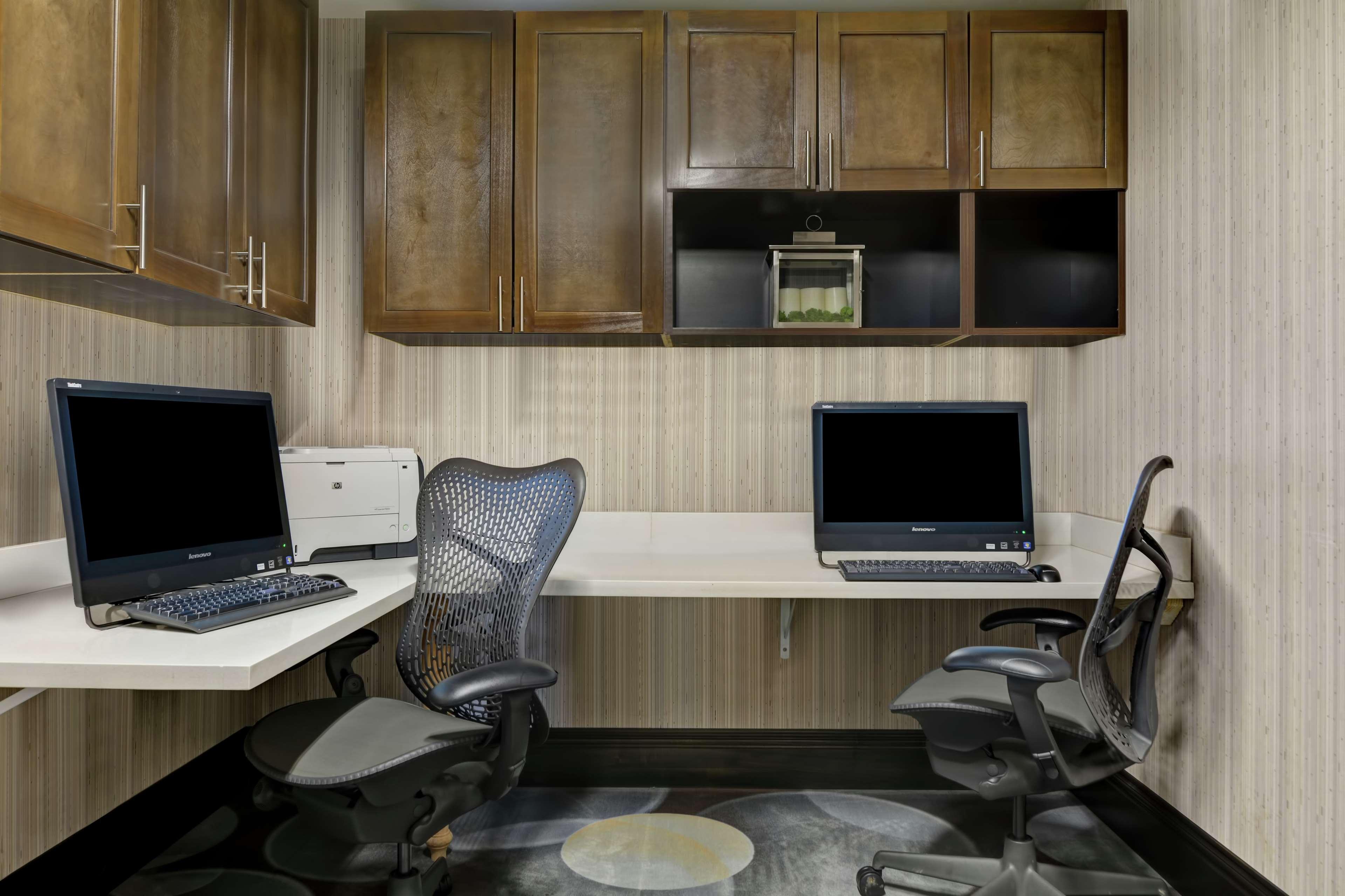 Hilton Garden Inn And Fayetteville Convention Center Екстериор снимка