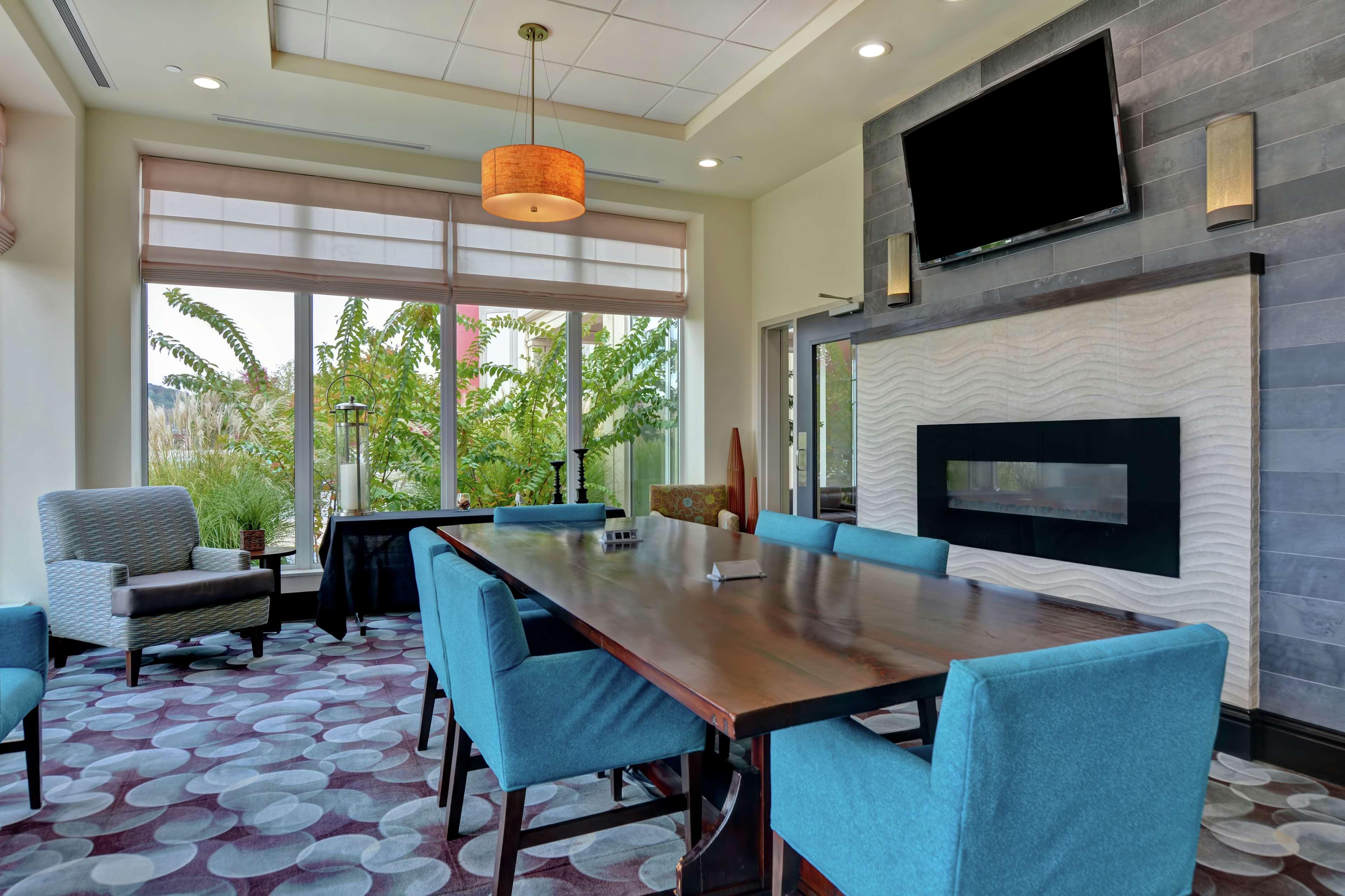 Hilton Garden Inn And Fayetteville Convention Center Екстериор снимка