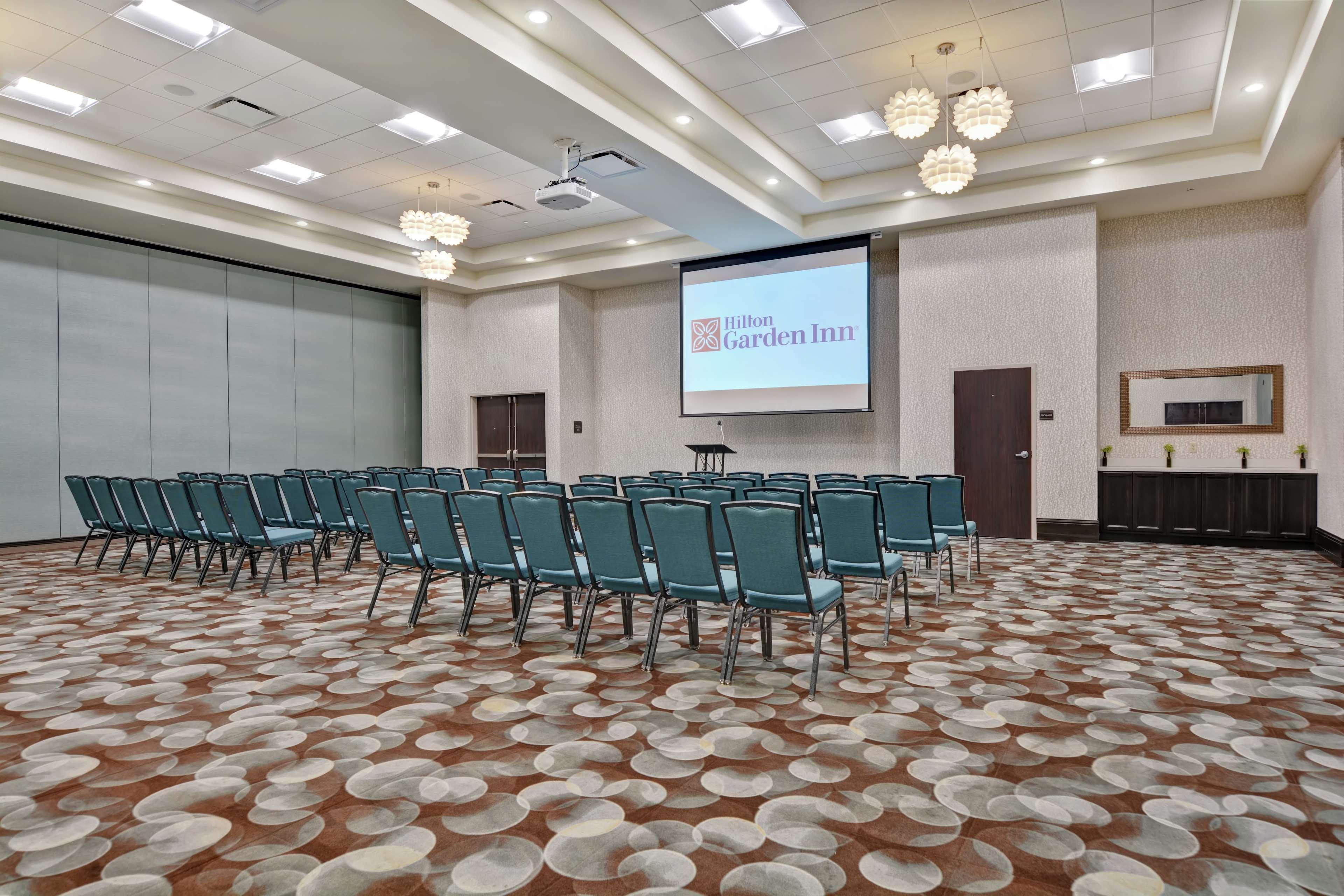 Hilton Garden Inn And Fayetteville Convention Center Екстериор снимка