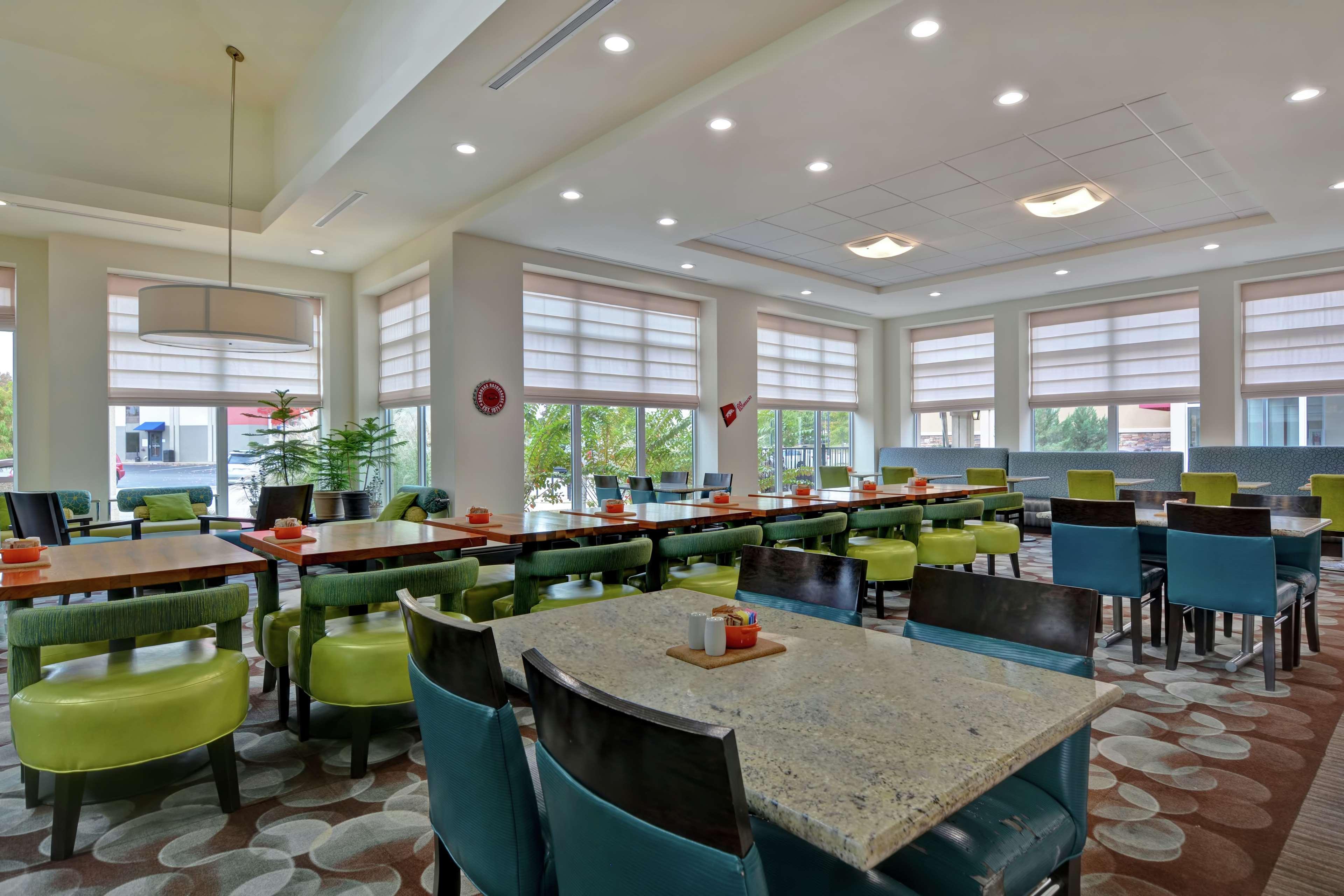Hilton Garden Inn And Fayetteville Convention Center Екстериор снимка