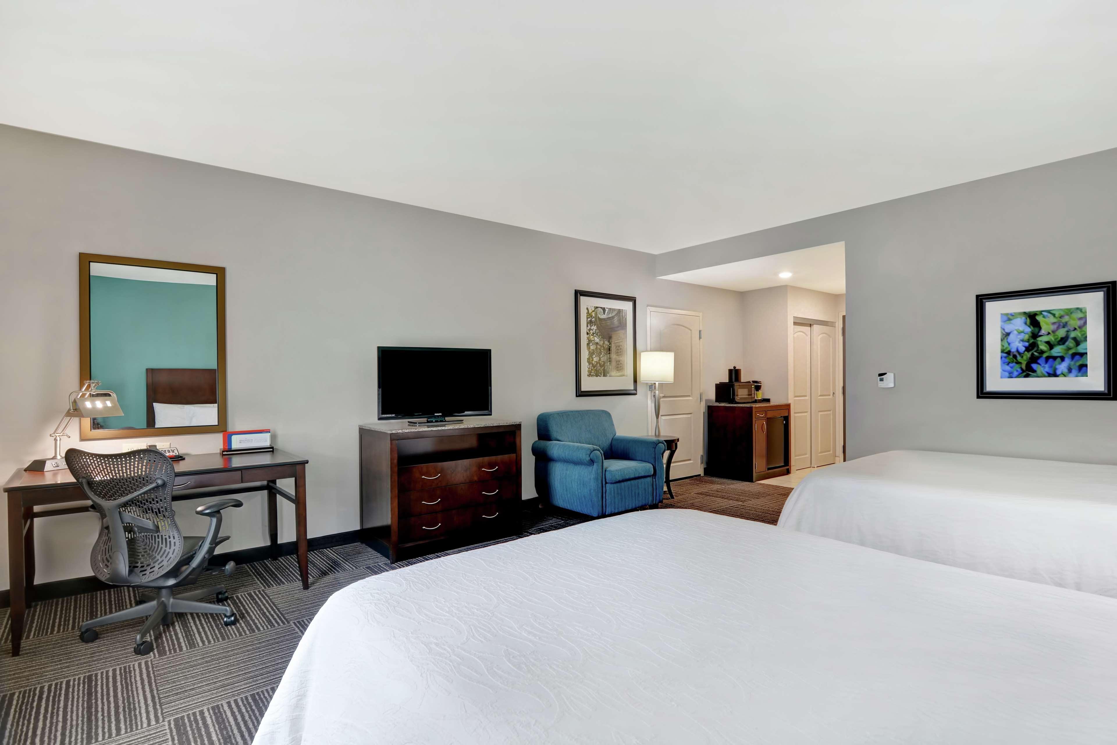 Hilton Garden Inn And Fayetteville Convention Center Екстериор снимка