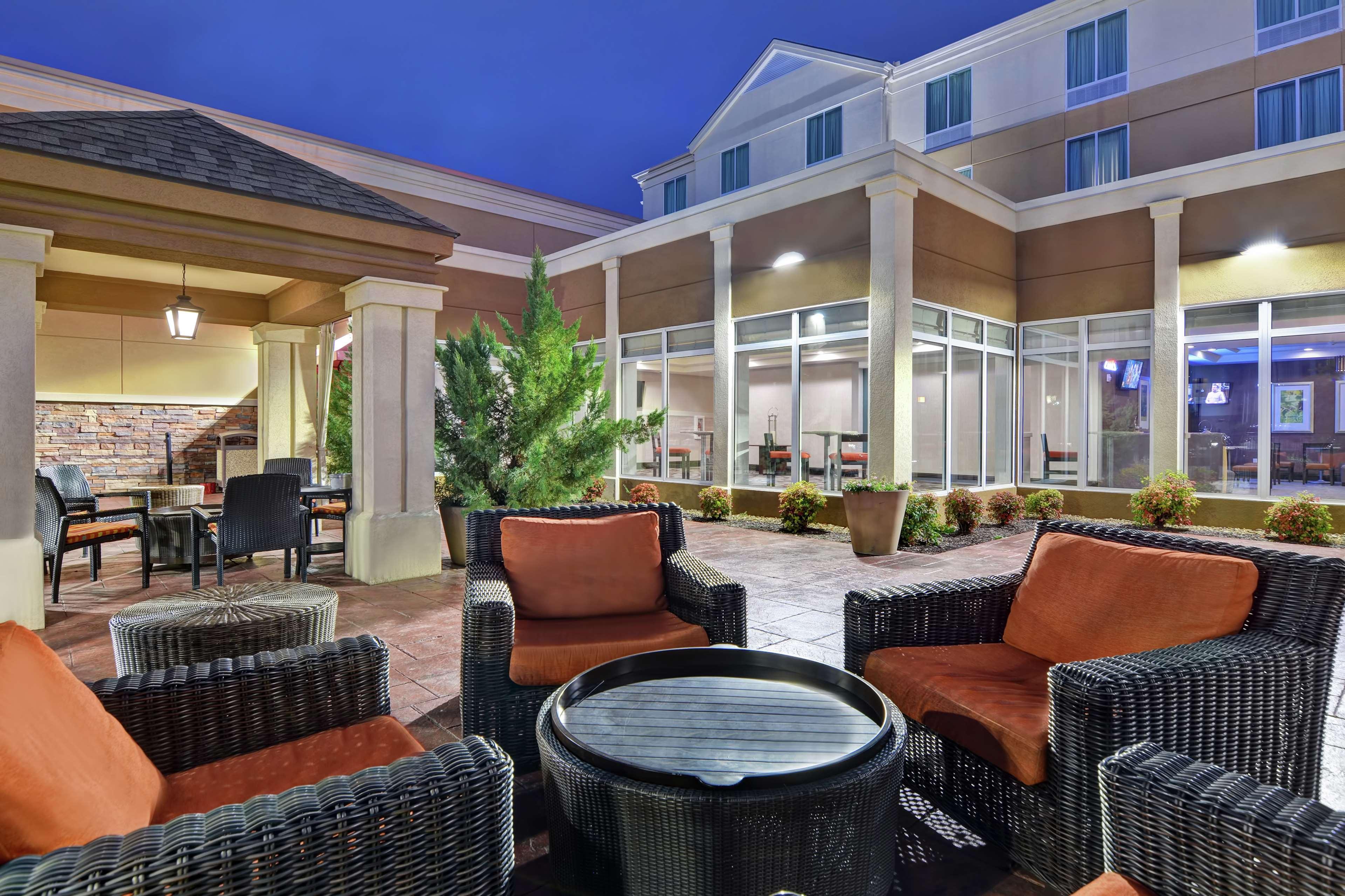 Hilton Garden Inn And Fayetteville Convention Center Екстериор снимка