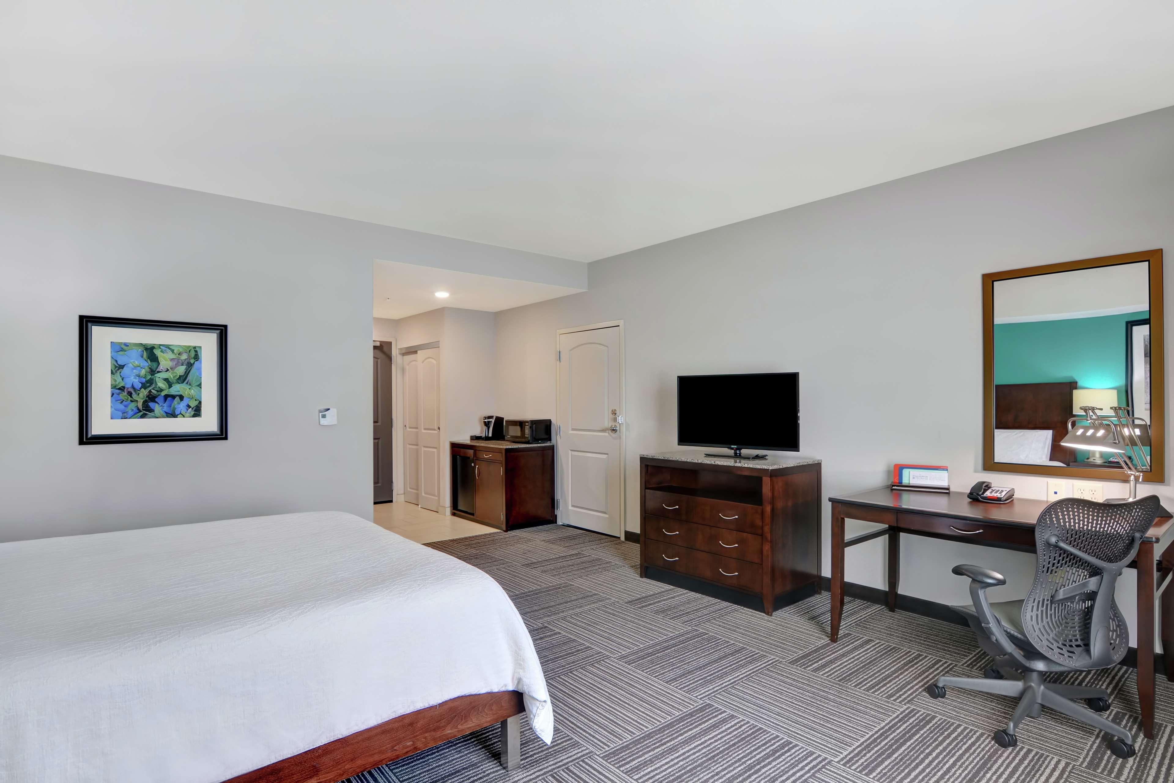 Hilton Garden Inn And Fayetteville Convention Center Екстериор снимка