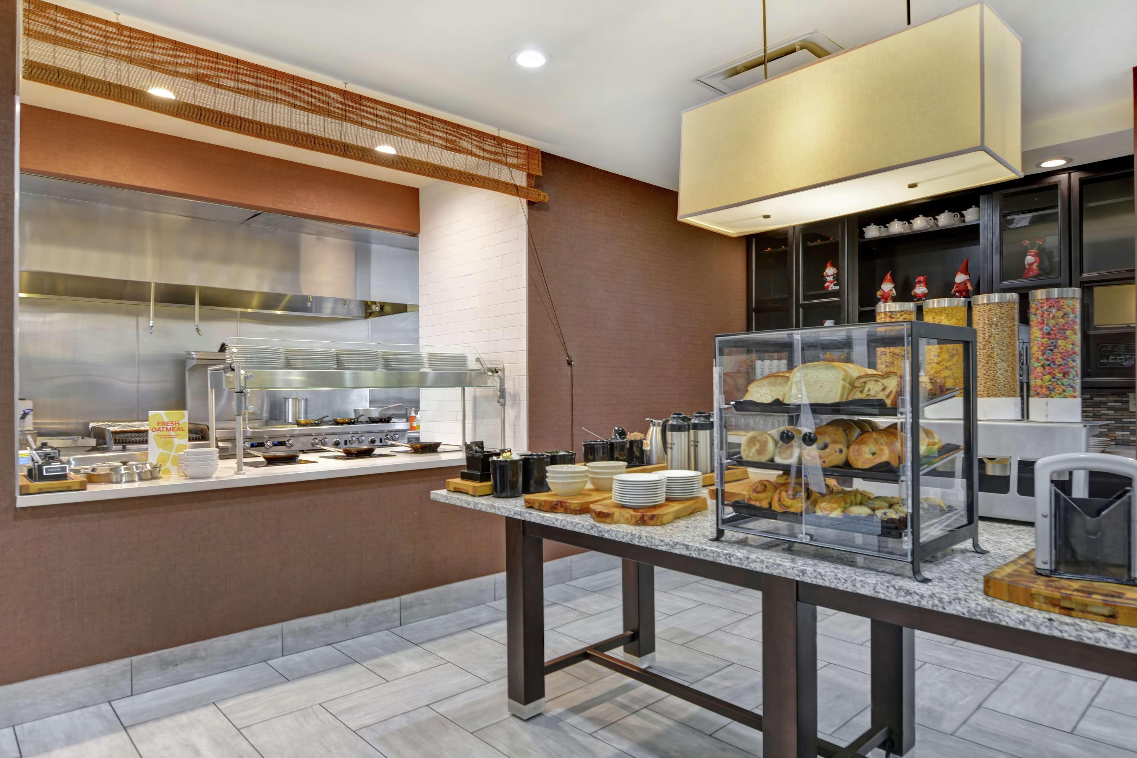 Hilton Garden Inn And Fayetteville Convention Center Екстериор снимка