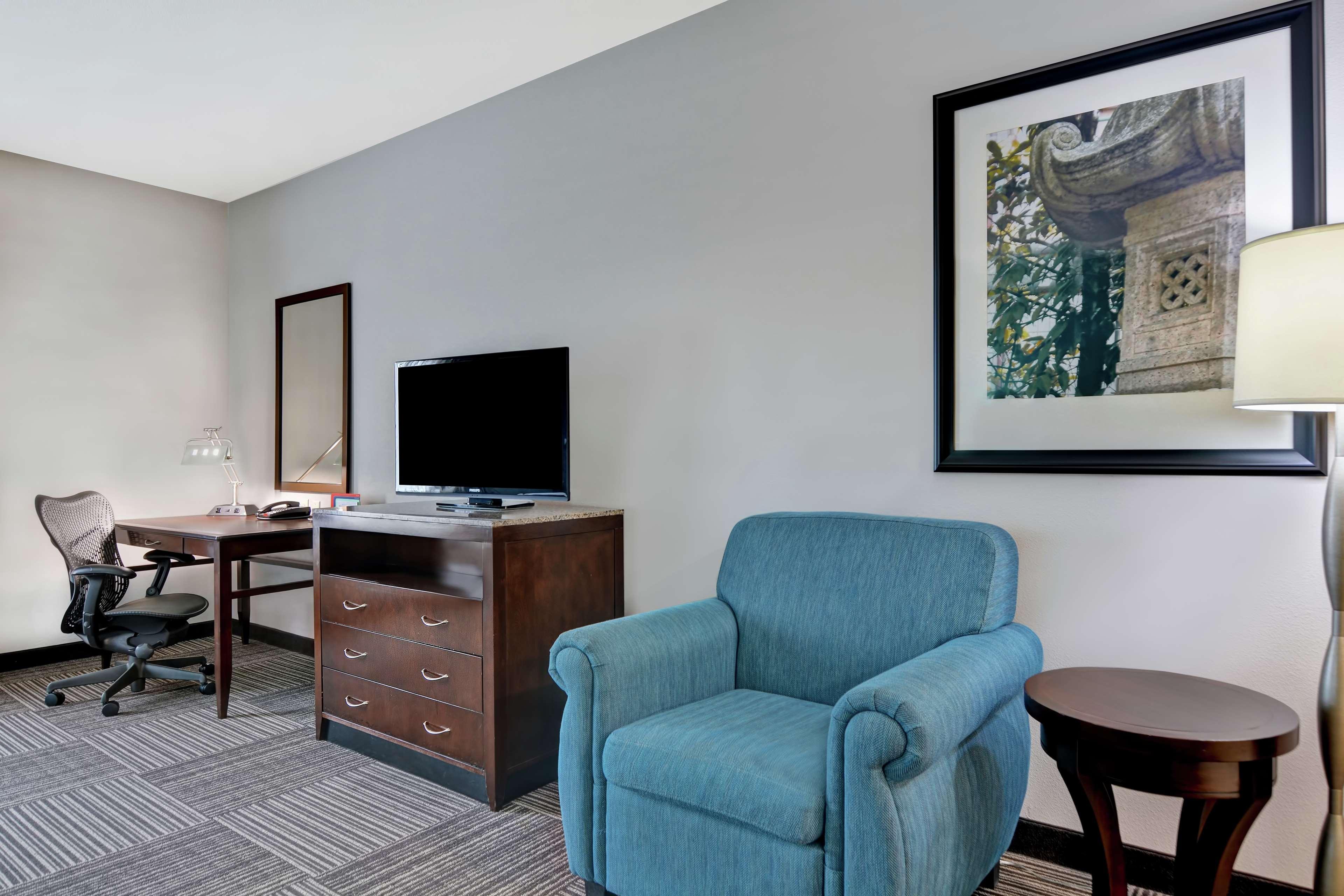 Hilton Garden Inn And Fayetteville Convention Center Екстериор снимка
