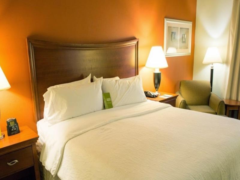 Hilton Garden Inn And Fayetteville Convention Center Екстериор снимка