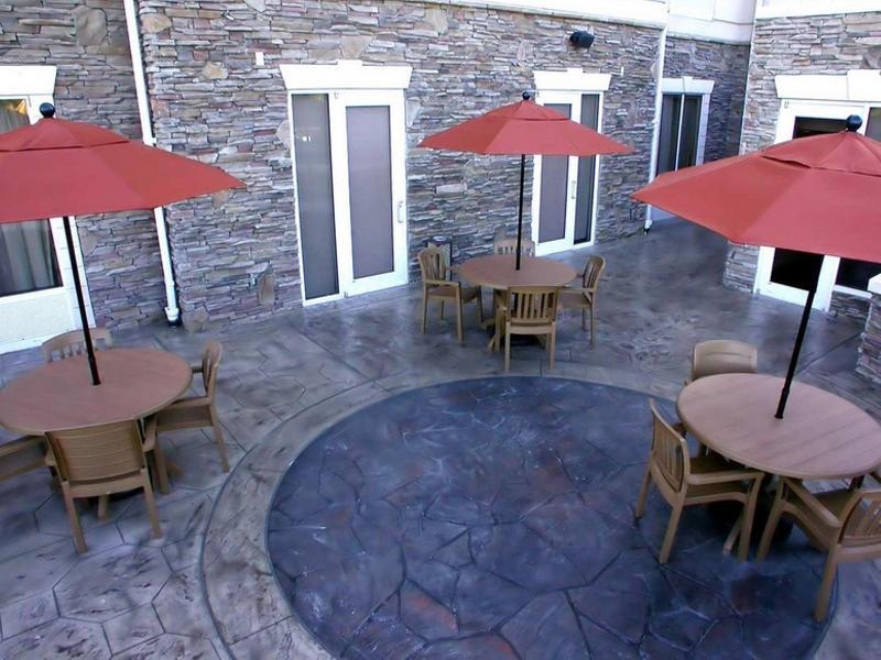 Hilton Garden Inn And Fayetteville Convention Center Екстериор снимка