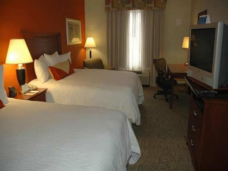 Hilton Garden Inn And Fayetteville Convention Center Екстериор снимка