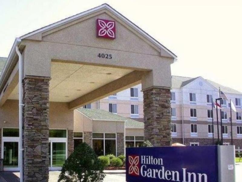 Hilton Garden Inn And Fayetteville Convention Center Екстериор снимка