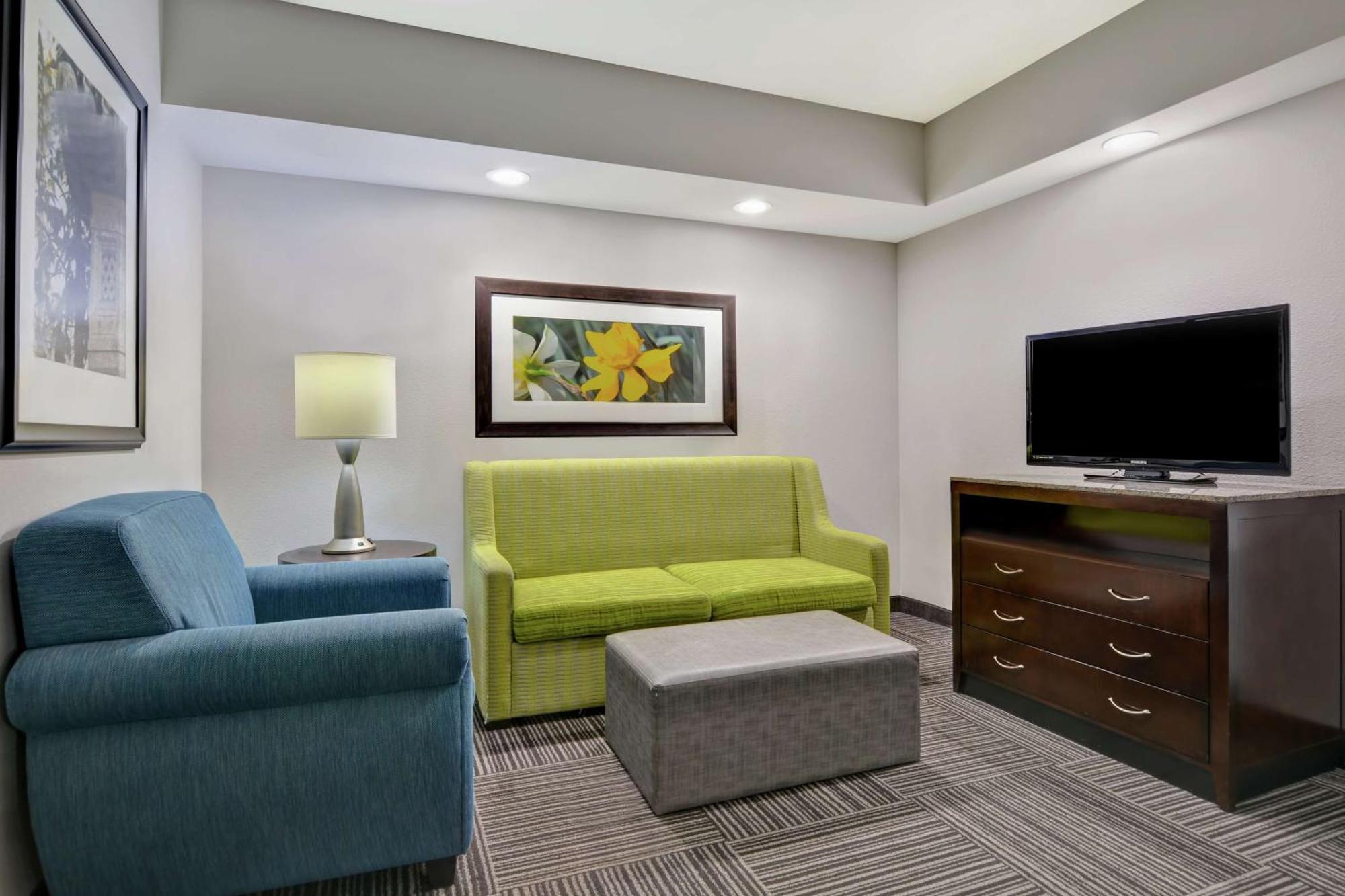 Hilton Garden Inn And Fayetteville Convention Center Екстериор снимка