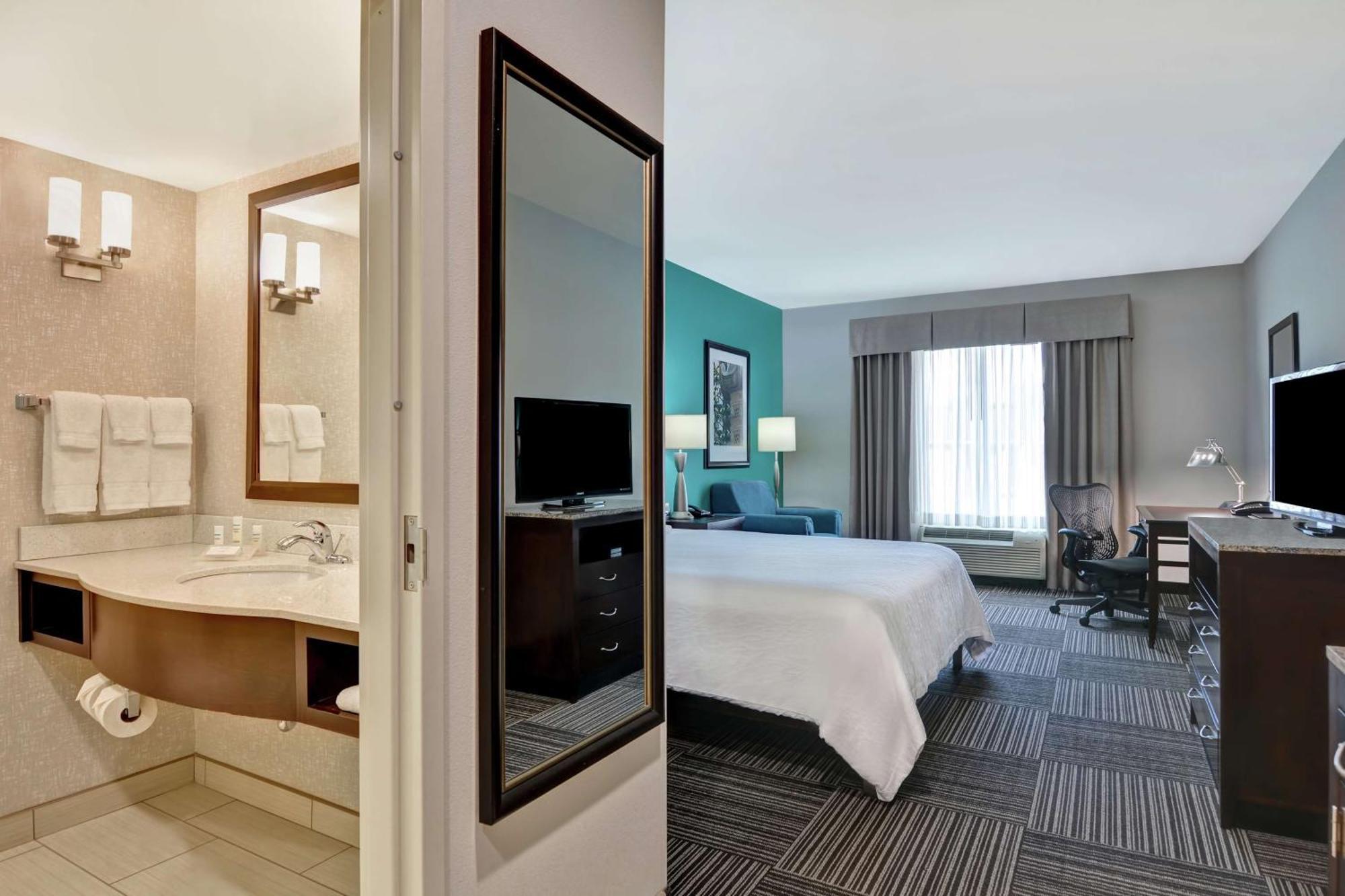 Hilton Garden Inn And Fayetteville Convention Center Екстериор снимка