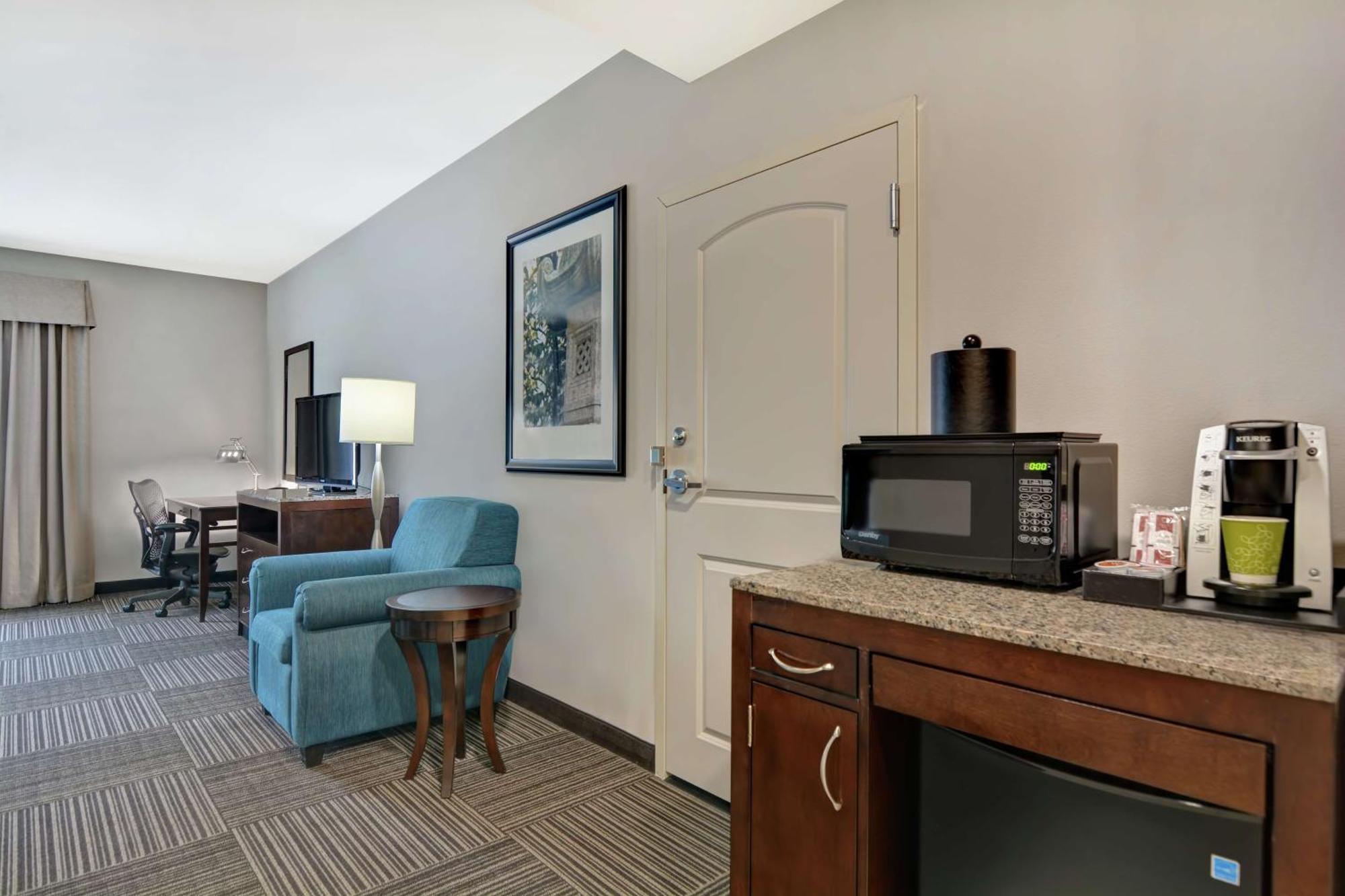 Hilton Garden Inn And Fayetteville Convention Center Екстериор снимка