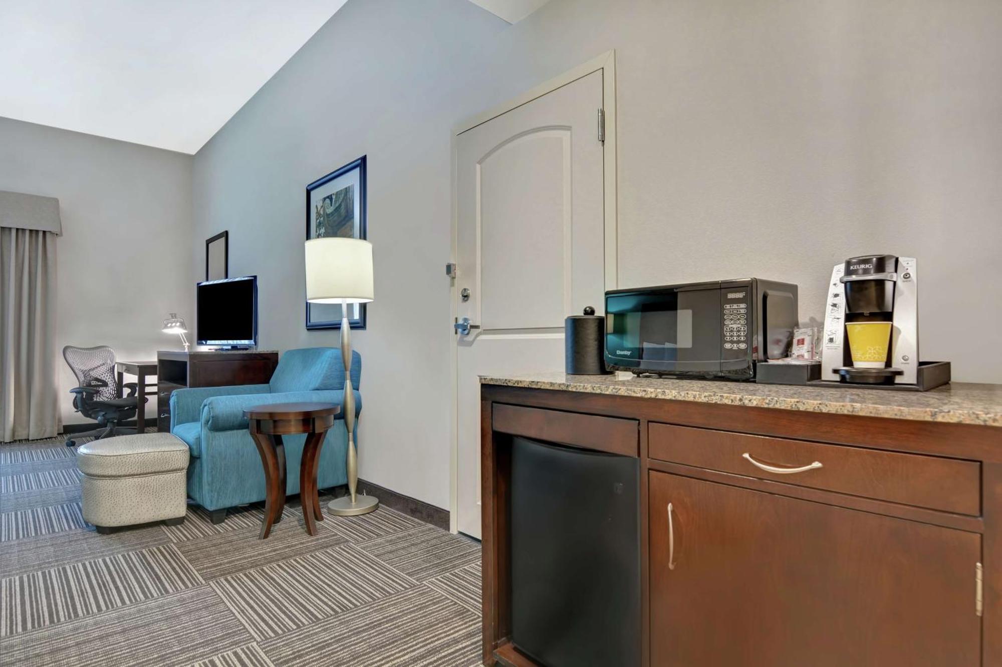 Hilton Garden Inn And Fayetteville Convention Center Екстериор снимка