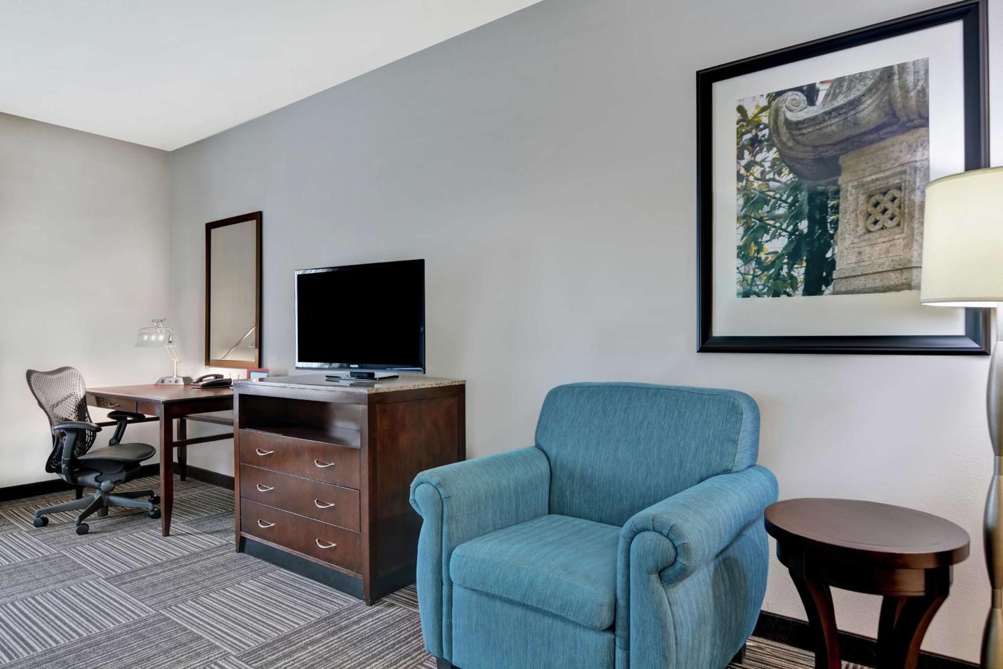 Hilton Garden Inn And Fayetteville Convention Center Екстериор снимка