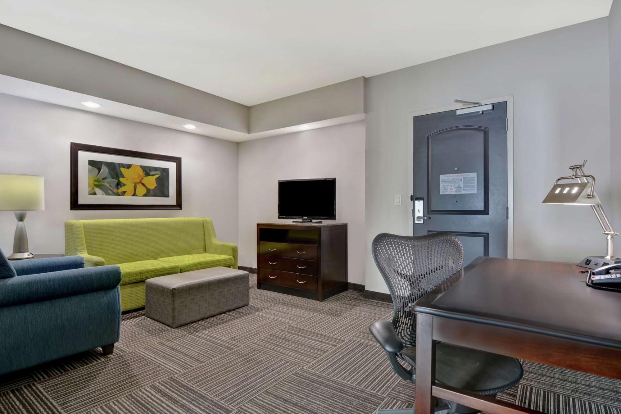 Hilton Garden Inn And Fayetteville Convention Center Екстериор снимка