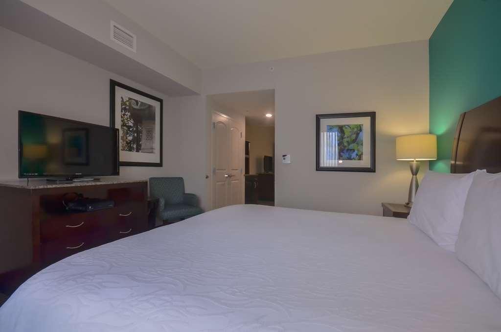 Hilton Garden Inn And Fayetteville Convention Center Стая снимка